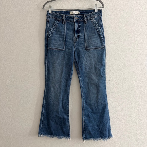 Hidden LA Womens HAPPI Medium Wash Frayed Hem Cargo Crop Flare Size 28 - Picture 2 of 6